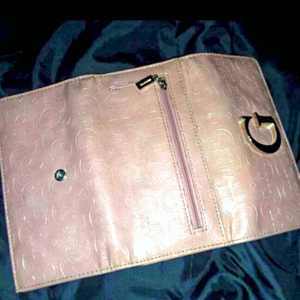 Guess Wallet - Picture 3 of 3